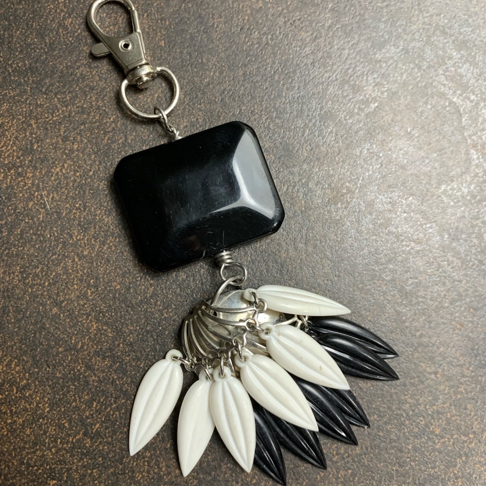 Elegant Black and White Key Holder